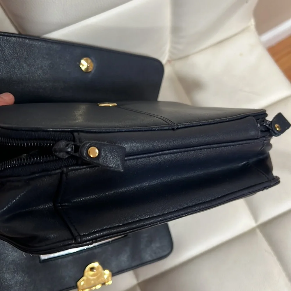 Pre-loved🌸COLETTA GENUINE LEATHER crossbody blue bag - Picture 9 of 17